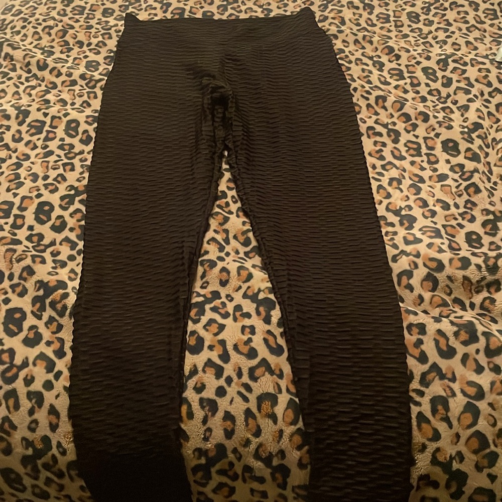 Women’s 2XL black butt scrunch leggings